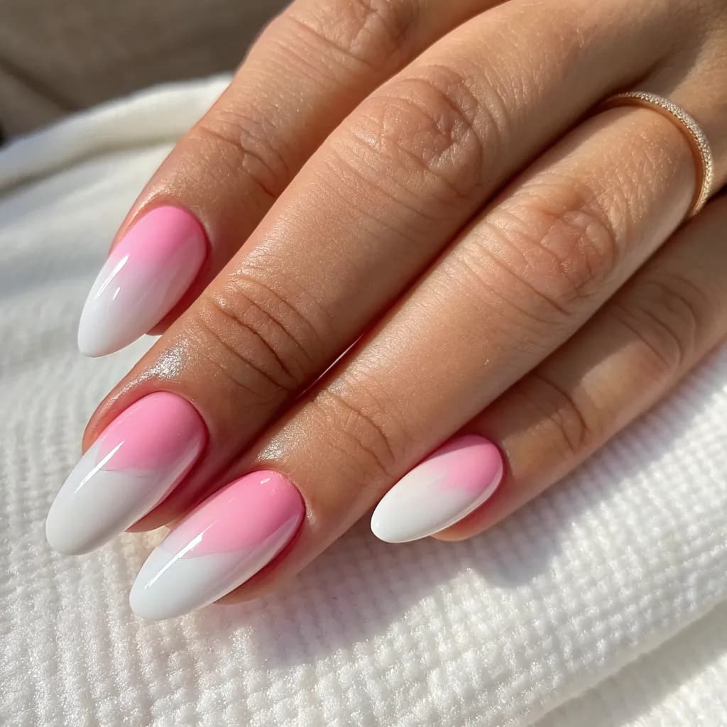 Aura Nails mit weichem rosa Farbverlauf in der Mitte